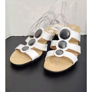 Sbicca White Silver Medallion Geri Strappy Stacked Heel Sandals Womens 10W NWOT‎